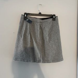 Abercrombie and Fitch high waisted  plaid skirt, NWT size medium.